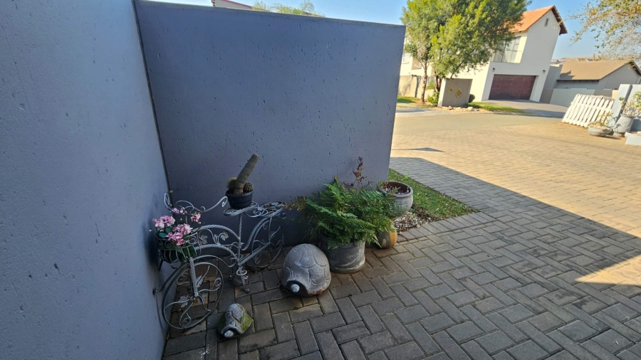 3 Bedroom Property for Sale in Gateway Manor North West